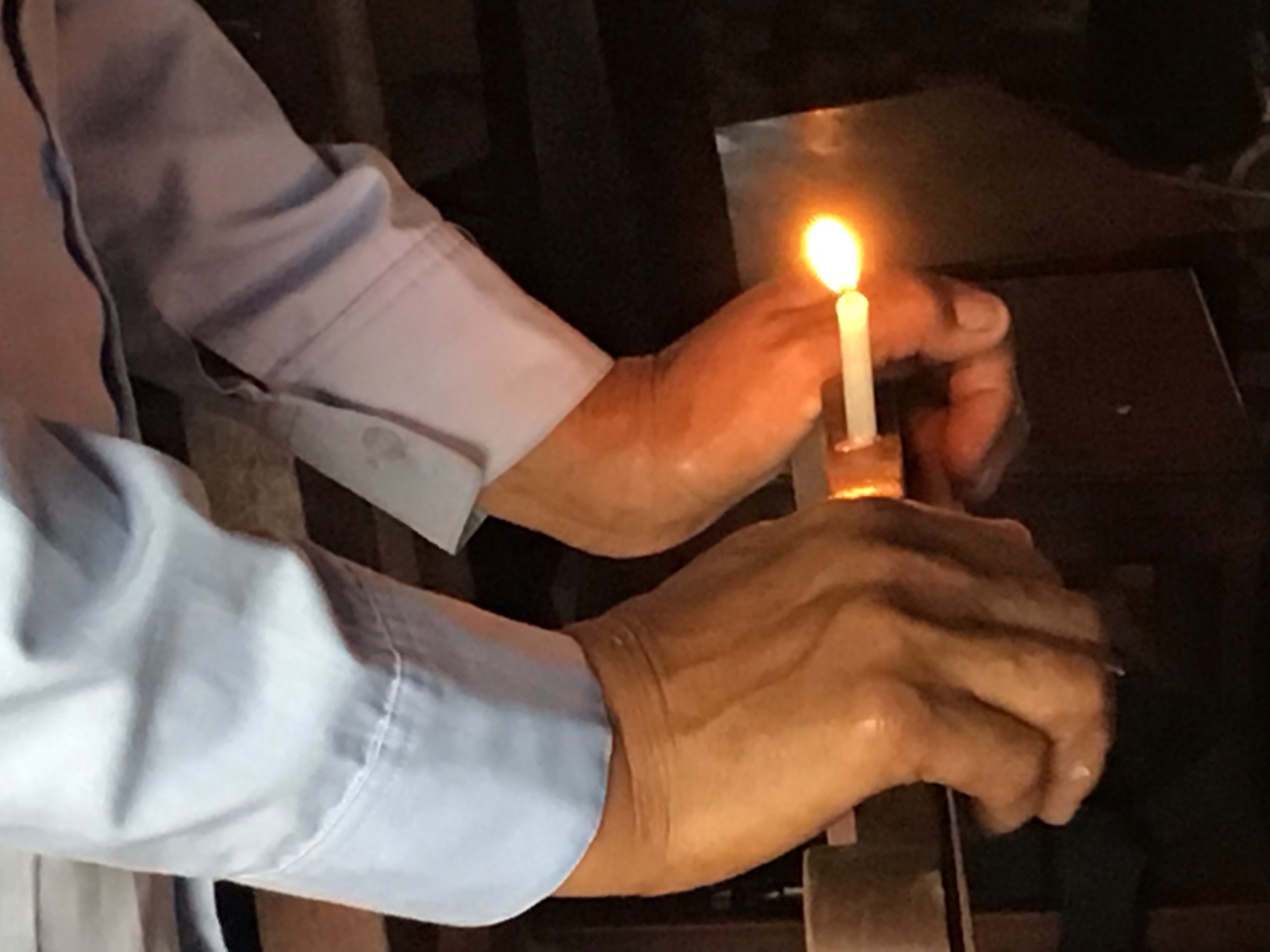 Voksen mann veide 25 kg da kona bar han til kirka